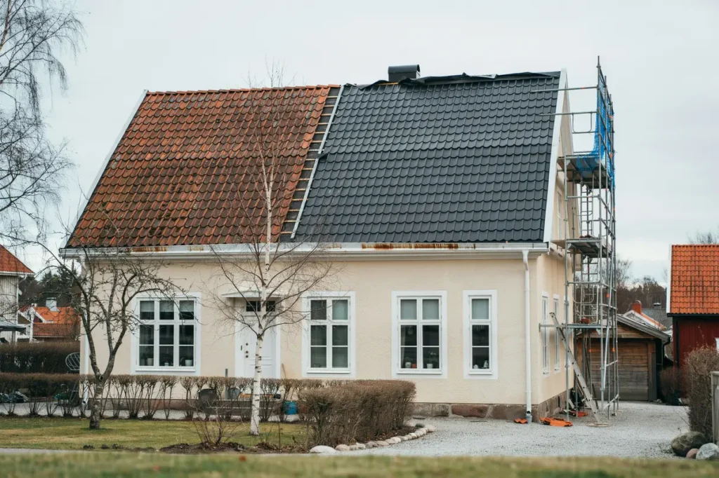 takrenovering med ga smarta fr gor att st lla innan du anlitar en takentrepren r